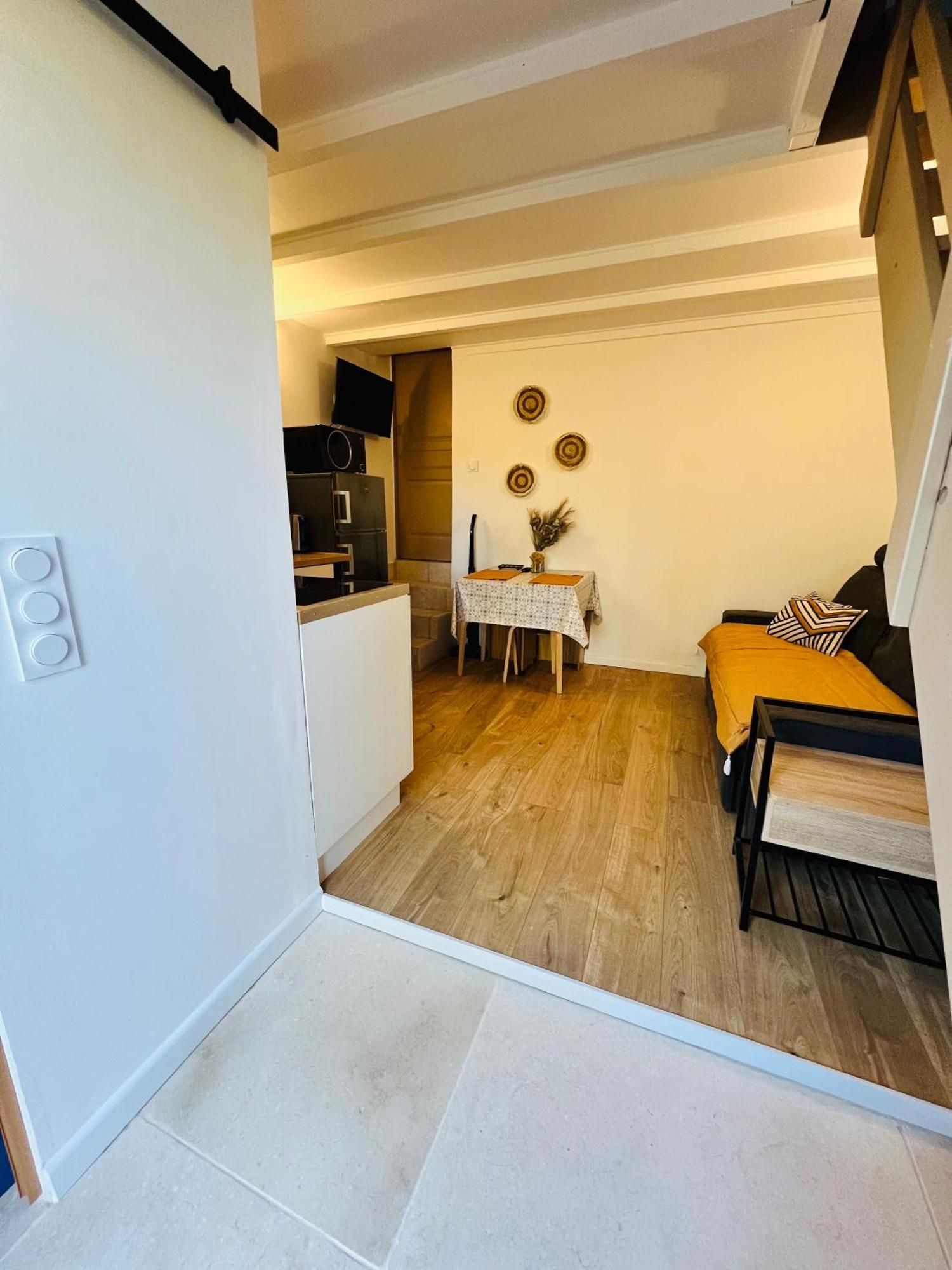 T2 avec terrasse arborée proche LOURMARIN Cadenet Extérieur photo